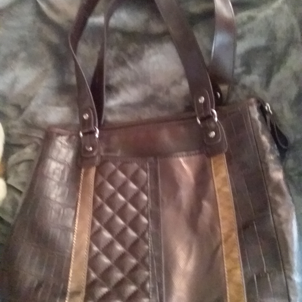 Lightly used purse lot. No fancy name brands, just lots of life.